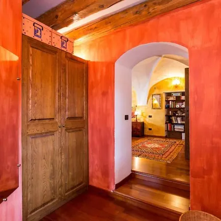 Casa D'epoca Nel Centro Di Aosta