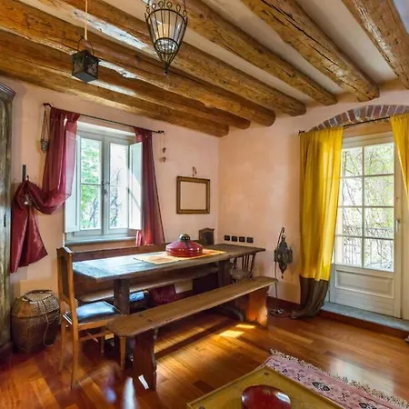 Casa D'epoca Nel Centro Di Lägenhet Aosta