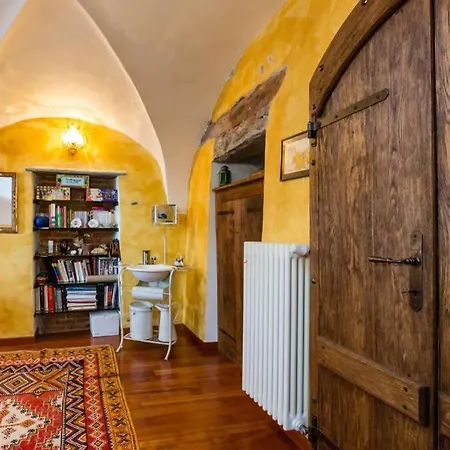 Casa D'epoca Nel Centro Di Aosta